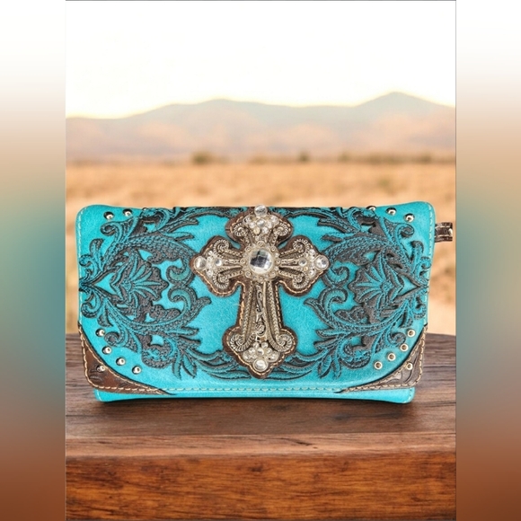 Zelris Turquoise Rhinestone Cross Western Women Wrist Trifold Wallet. - Picture 1 of 11